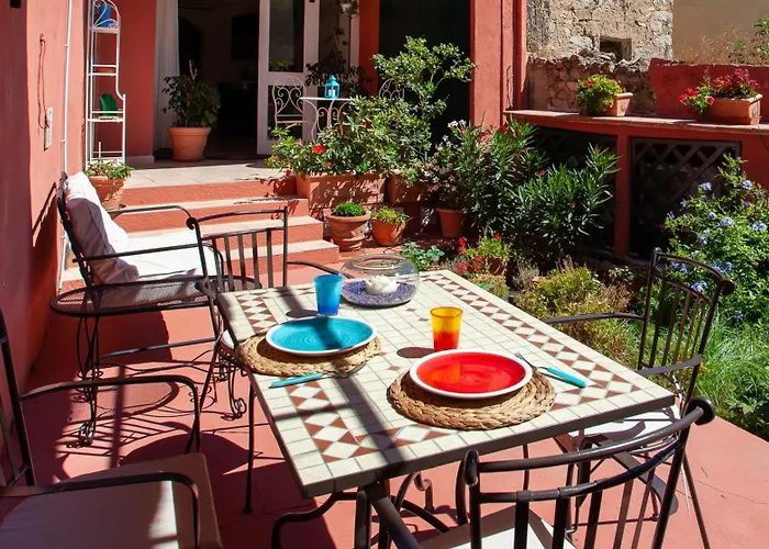 Genius Loci Cozy House With Garden In The Old Town Iun P4177